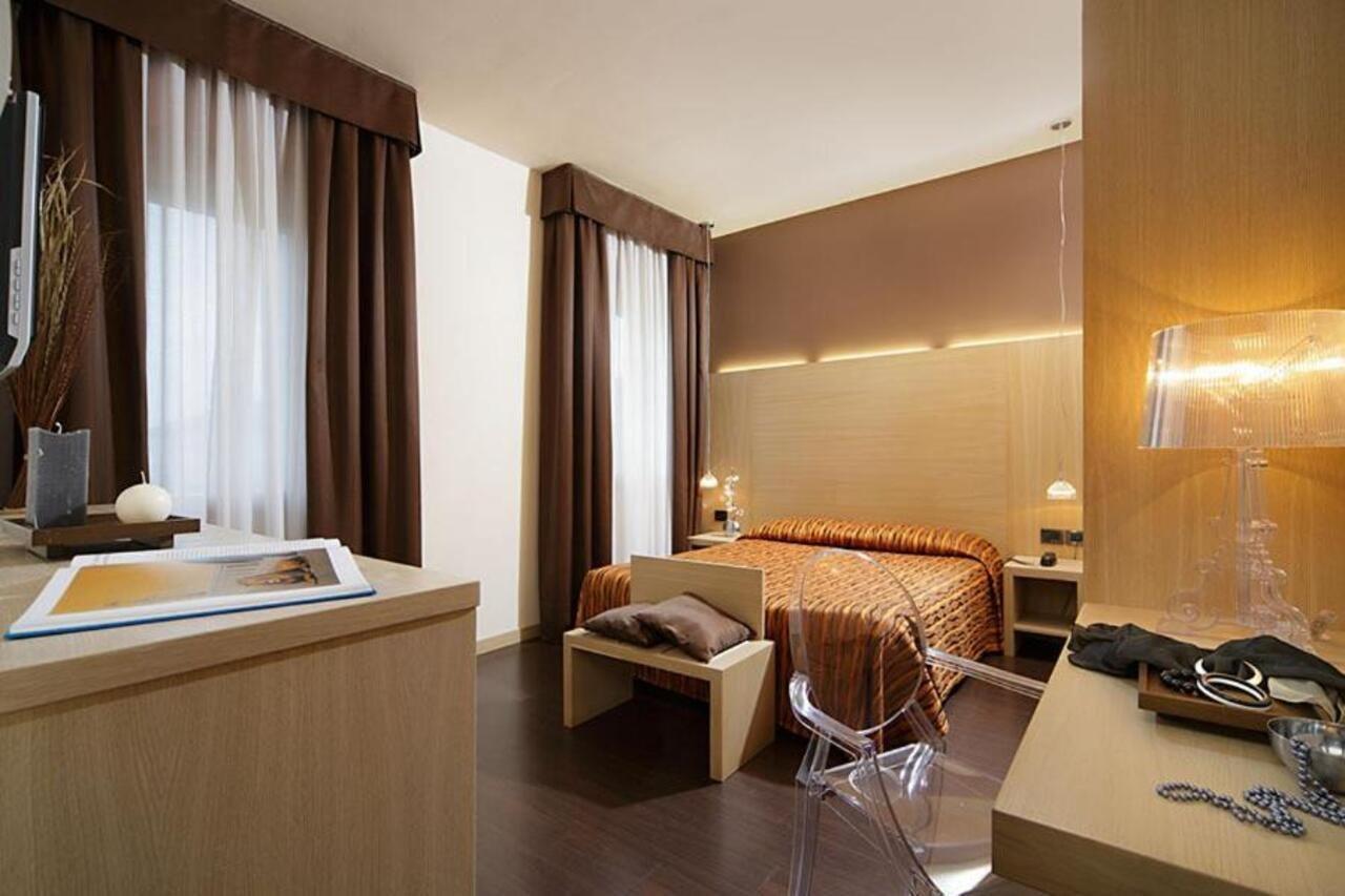 Hotel Paris Mestre Esterno foto