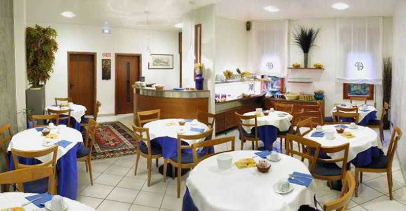 Hotel Paris Mestre Esterno foto
