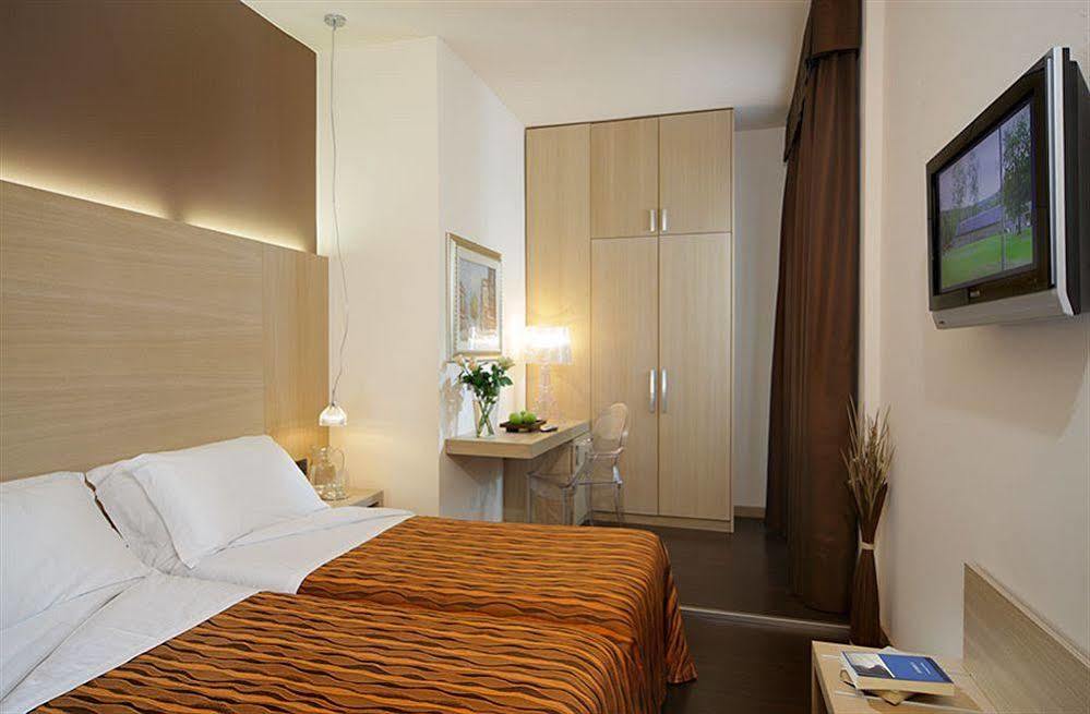 Hotel Paris Mestre Esterno foto