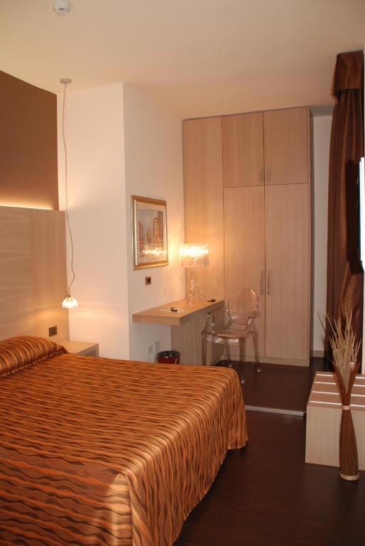 Hotel Paris Mestre Esterno foto